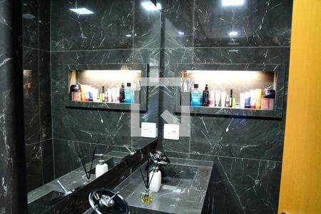 Casa de condomínio para alugar com 105m², 3 quartos e 2 vagasBanheiro da Suíte