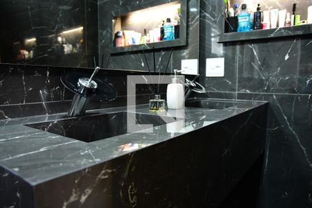 Casa de condomínio para alugar com 105m², 3 quartos e 2 vagasBanheiro da Suíte