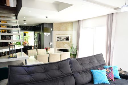 Sala de casa de condomínio para alugar com 3 quartos, 105m² em Chácara Pavoeiro, Cotia