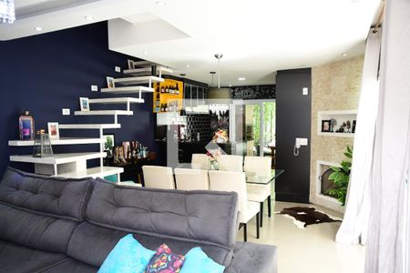 Sala de casa de condomínio para alugar com 3 quartos, 105m² em Chácara Pavoeiro, Cotia