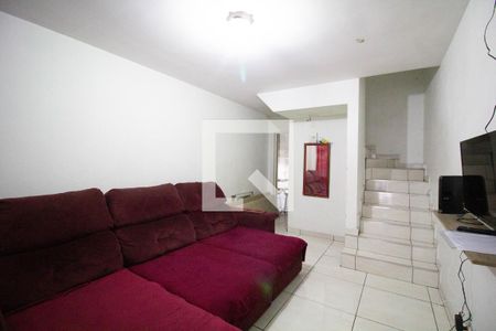 Sala de casa para alugar com 2 quartos, 63m² em Jardim Helena, São Paulo