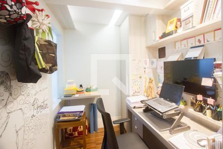 Apartamento à venda com 240m², 3 quartos e 2 vagasEscritório