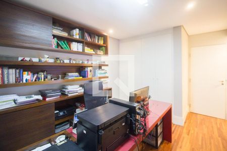 Apartamento à venda com 240m², 3 quartos e 2 vagasSuíte 2