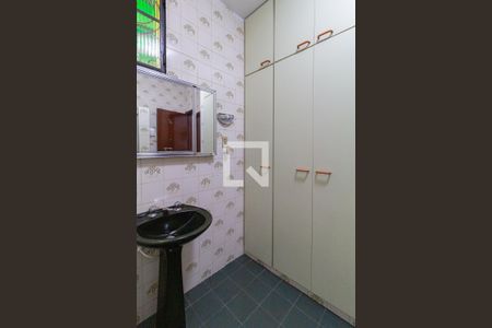 Casa à venda com 185m², 4 quartos e 2 vagasBanheiro 1