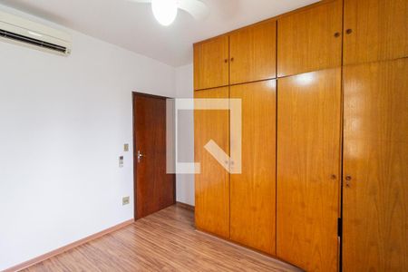 Casa à venda com 185m², 4 quartos e 2 vagasSuíte