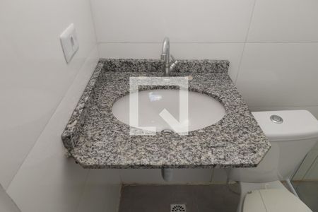 Banheiro de kitnet/studio para alugar com 1 quarto, 26m² em Parque Paulistano, São Paulo