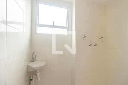 Apartamento para alugar com 50m², 2 quartos e 1 vaga Apartamento para alugar com 50m², 2 quartos e 1 vagaDetalhe do Banheiro