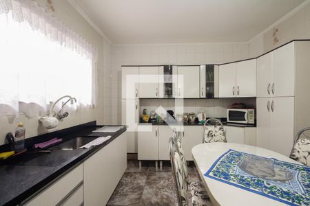 Casa à venda com 110m², 3 quartos e 2 vagasCozinha 