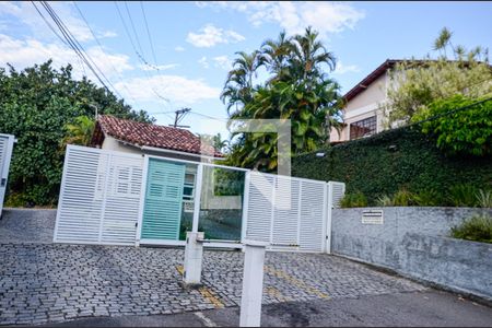 Casa à venda com 380m², 4 quartos e 3 vagasEntrada