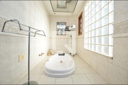 Casa à venda com 380m², 4 quartos e 3 vagasBanheiro da Suíte 1