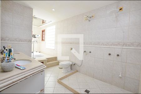 Banheiro da Suíte 1 de casa à venda com 4 quartos, 380m² em Badu, Niterói