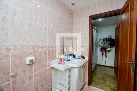 Casa à venda com 380m², 4 quartos e 3 vagasBanheiro da Suíte 2