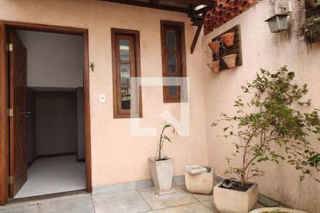 Casa à venda com 95m², 3 quartos e sem vagaFahada