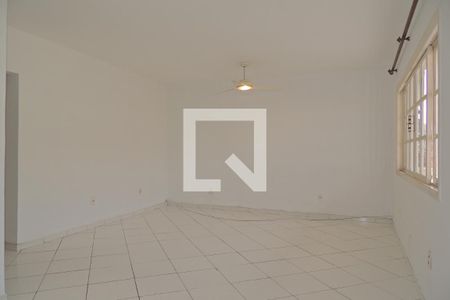 Casa à venda com 95m², 3 quartos e sem vagaSala