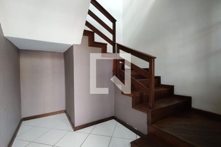 Casa à venda com 95m², 3 quartos e sem vagaEscada