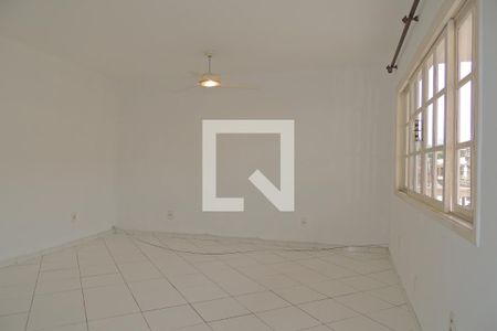 Casa à venda com 95m², 3 quartos e sem vagaSala