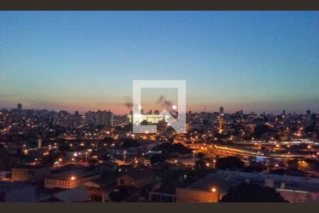 Apartamento à venda com 200m², 3 quartos e 3 vagas Apartamento à venda com 200m², 3 quartos e 3 vagasVista cobertura noturna