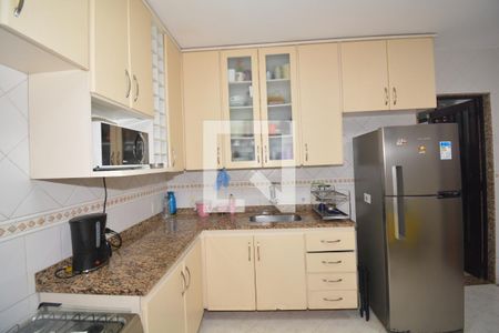 Casa de condomínio à venda com 180m², 2 quartos e 5 vagasCozinha - Armários