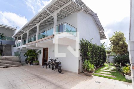Casa à venda com 720m², 4 quartos e 4 vagasFachada