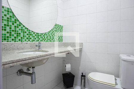 Casa à venda com 720m², 4 quartos e 4 vagasBanheiro de serviço 