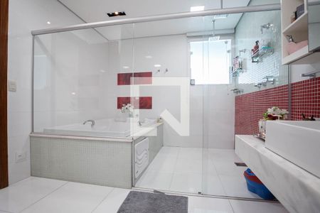 Casa à venda com 720m², 4 quartos e 4 vagasBanheiro da suíte 4 - Master 