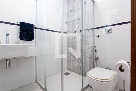 Casa à venda com 720m², 4 quartos e 4 vagasBanheiro da suíte 1