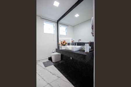 Casa à venda com 720m², 4 quartos e 4 vagasLavabo 1