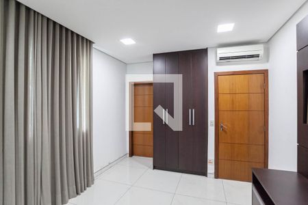 Casa à venda com 720m², 4 quartos e 4 vagasSuíte 3