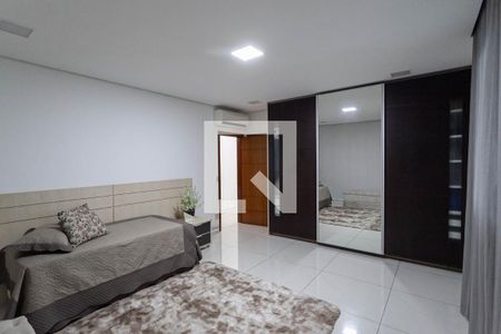 Casa à venda com 720m², 4 quartos e 4 vagasSuíte 2
