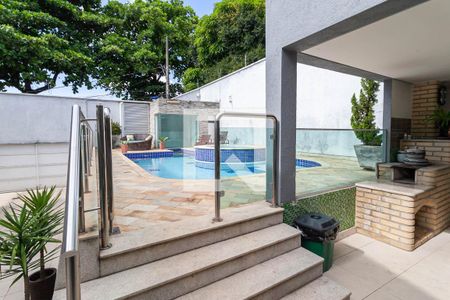 Casa à venda com 720m², 4 quartos e 4 vagasPiscina