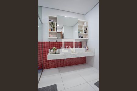 Casa à venda com 720m², 4 quartos e 4 vagasBanheiro da suíte 4 - Master 