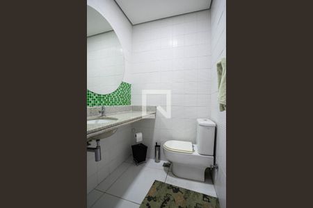 Casa à venda com 720m², 4 quartos e 4 vagasBanheiro de serviço 