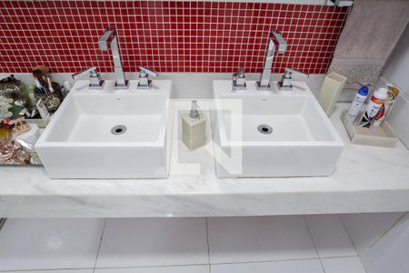 Casa à venda com 720m², 4 quartos e 4 vagasBanheiro da suíte 4 - Master 