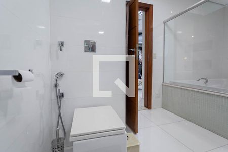 Casa à venda com 720m², 4 quartos e 4 vagasBanheiro da suíte 4 - Master 