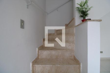 Escada de casa para alugar com 3 quartos, 135m² em Vila Constancia, São Paulo