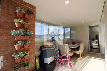 Apartamento à venda com 102m², 3 quartos e 2 vagasVaranda