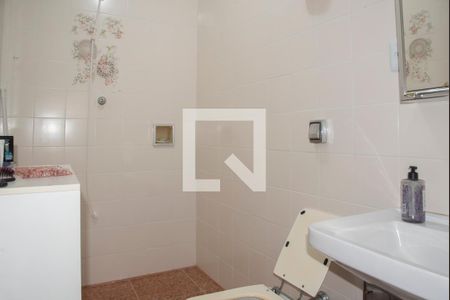 Casa à venda com 300m², 5 quartos e 4 vagasApartamento de Hóspedes/Banheiro