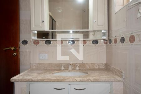 Casa à venda com 300m², 5 quartos e 4 vagasBanheiro da Suíte