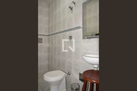 Casa à venda com 300m², 5 quartos e 4 vagasBanheiro de Serviço