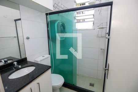 Banheiro de kitnet/studio para alugar com 1 quarto, 21m² em Catete, Rio de Janeiro