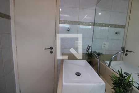 Apartamento para alugar com 76m², 2 quartos e 1 vagaBanheiro 