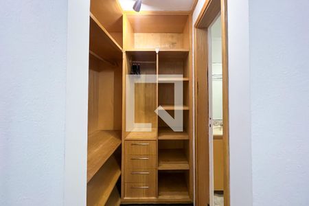 Closet de apartamento para alugar com 1 quarto, 41m² em Vila Olímpia, São Paulo
