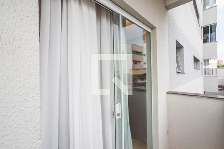 Varanda de apartamento para alugar com 2 quartos, 55m² em Santa Mônica, Uberlândia