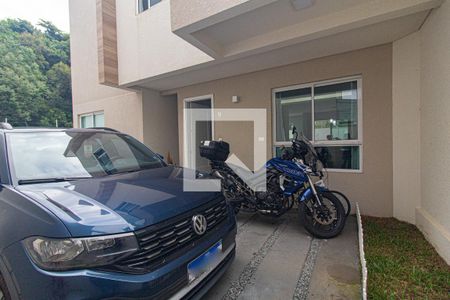 Casa de condomínio para alugar com 125m², 4 quartos e 2 vagas Casa de condomínio para alugar com 125m², 4 quartos e 2 vagasFachada