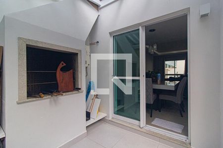 Casa de condomínio para alugar com 125m², 4 quartos e 2 vagas Casa de condomínio para alugar com 125m², 4 quartos e 2 vagasChurrasqueira