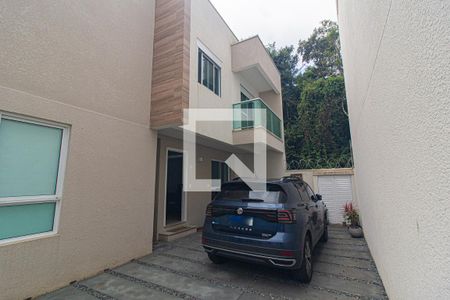 Casa de condomínio para alugar com 125m², 4 quartos e 2 vagas Casa de condomínio para alugar com 125m², 4 quartos e 2 vagasFachada
