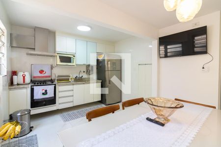 Casa à venda com 100m², 2 quartos e 2 vagasCozinha 