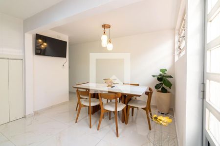 Casa à venda com 100m², 2 quartos e 2 vagasCozinha 