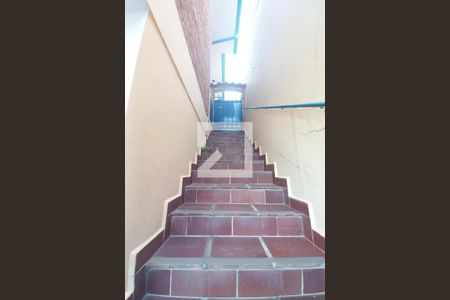 Casa à venda com 183m², 3 quartos e 3 vagas Casa à venda com 183m², 3 quartos e 3 vagasEscada lateral do Corredor