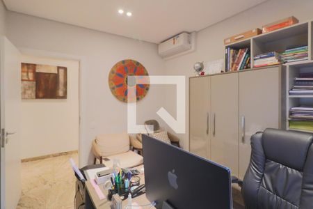 Apartamento à venda com 330m², 4 quartos e 4 vagasEscritório